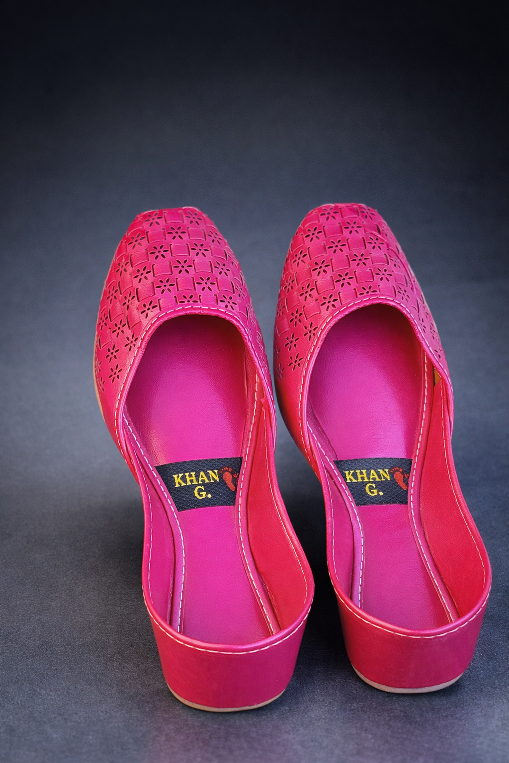 Pink casual wear Khussa